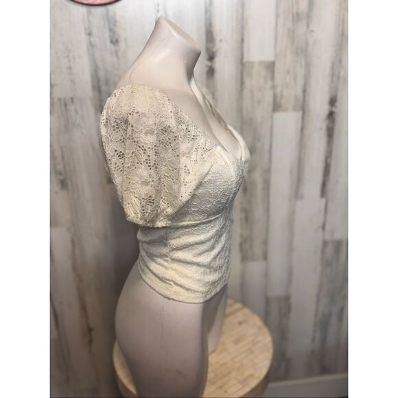 No Boundaries White Lace Puff Sleeve Top | Keyhole Front Stretchy Fitted Blouse - Picture 7 of 7